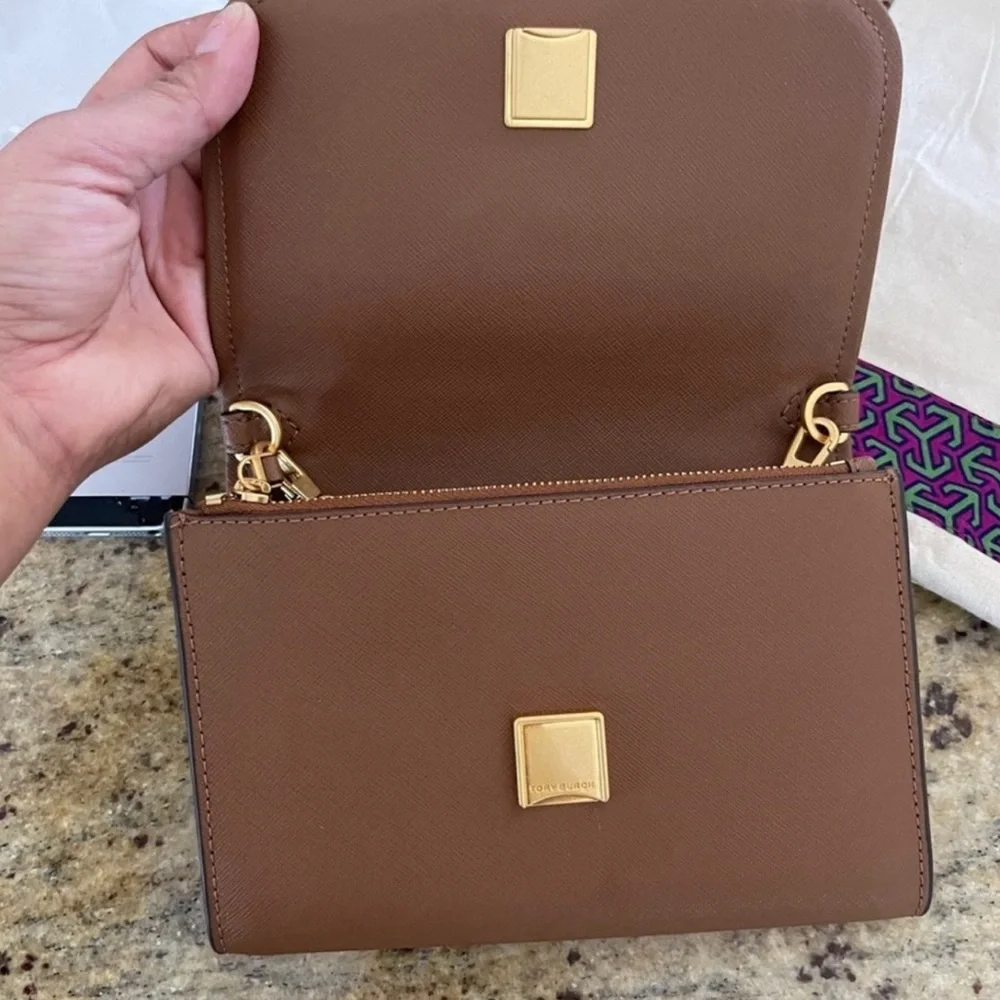 New tory burch Emerson chain wallet crossbody in moose color